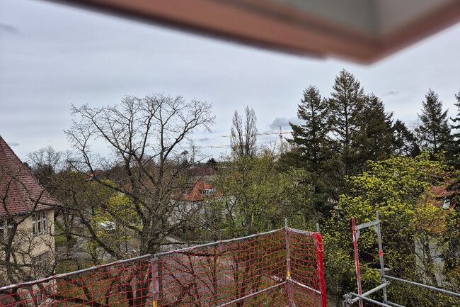 sehr hoher Dachraum