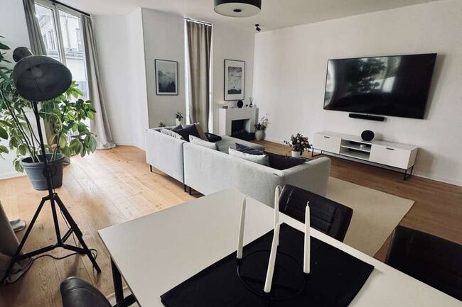 Wohnzimmer mit Esstisch