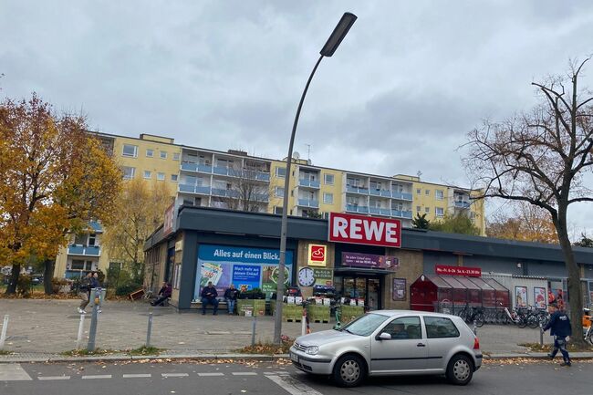 Supermarkt in 100 Meter Entfernung.jpg