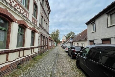 Fassade und Straßenansicht